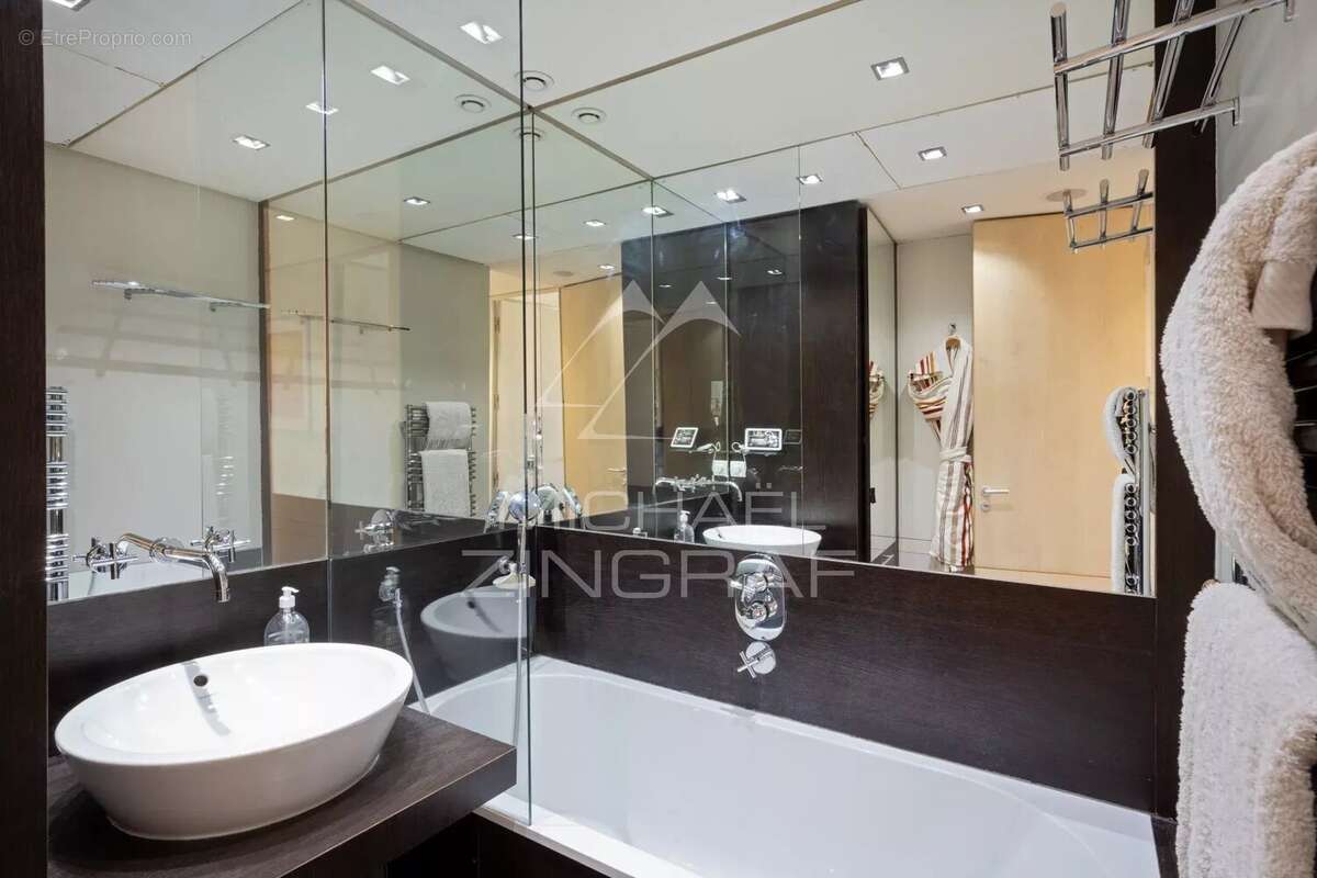 Appartement à NEUILLY-SUR-SEINE