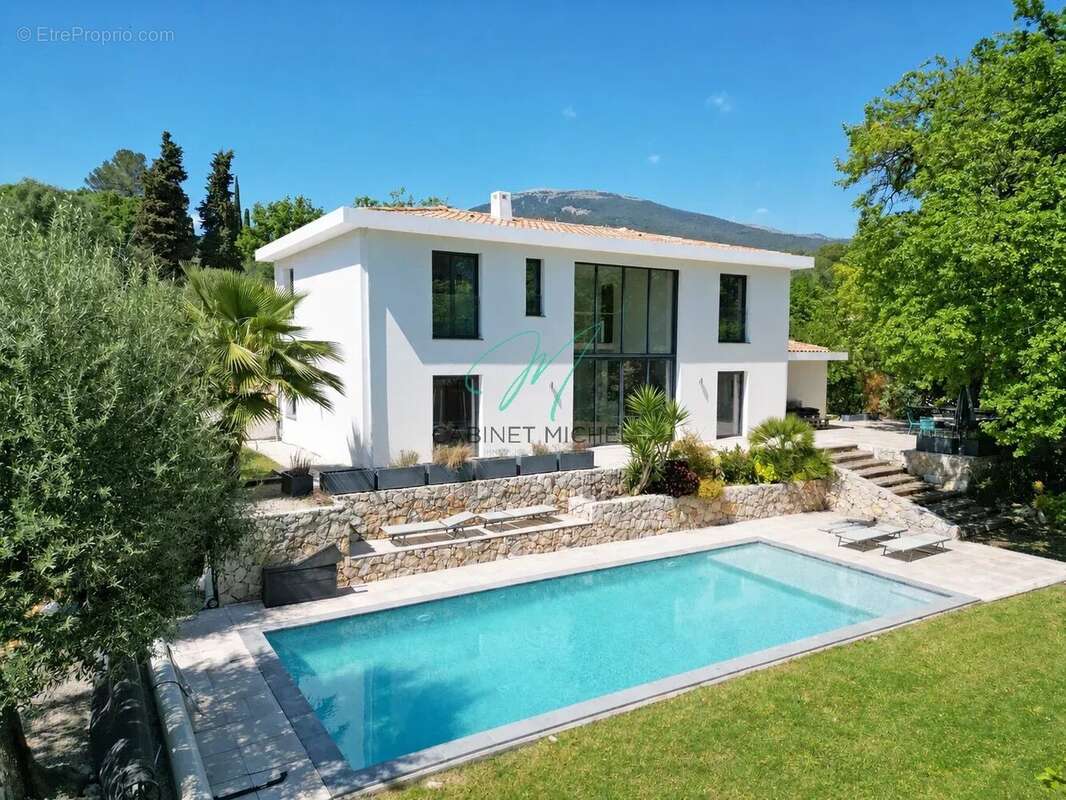 Maison à ROQUEFORT-LES-PINS