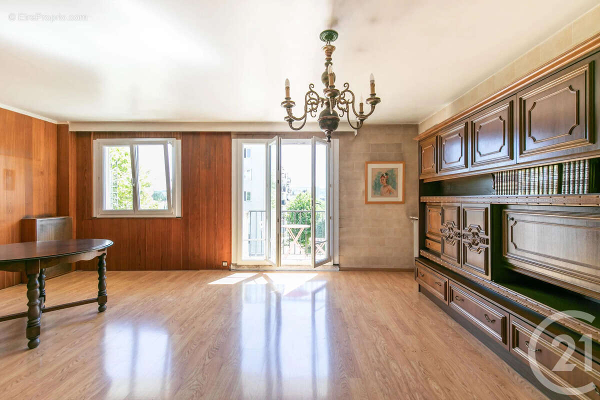Appartement à SAINT-MAUR-DES-FOSSES