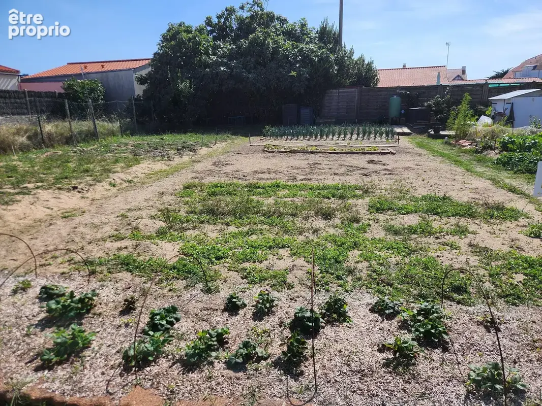 Photo Terrain à Saint-Hilaire-De-Riez au prix de 145 000€