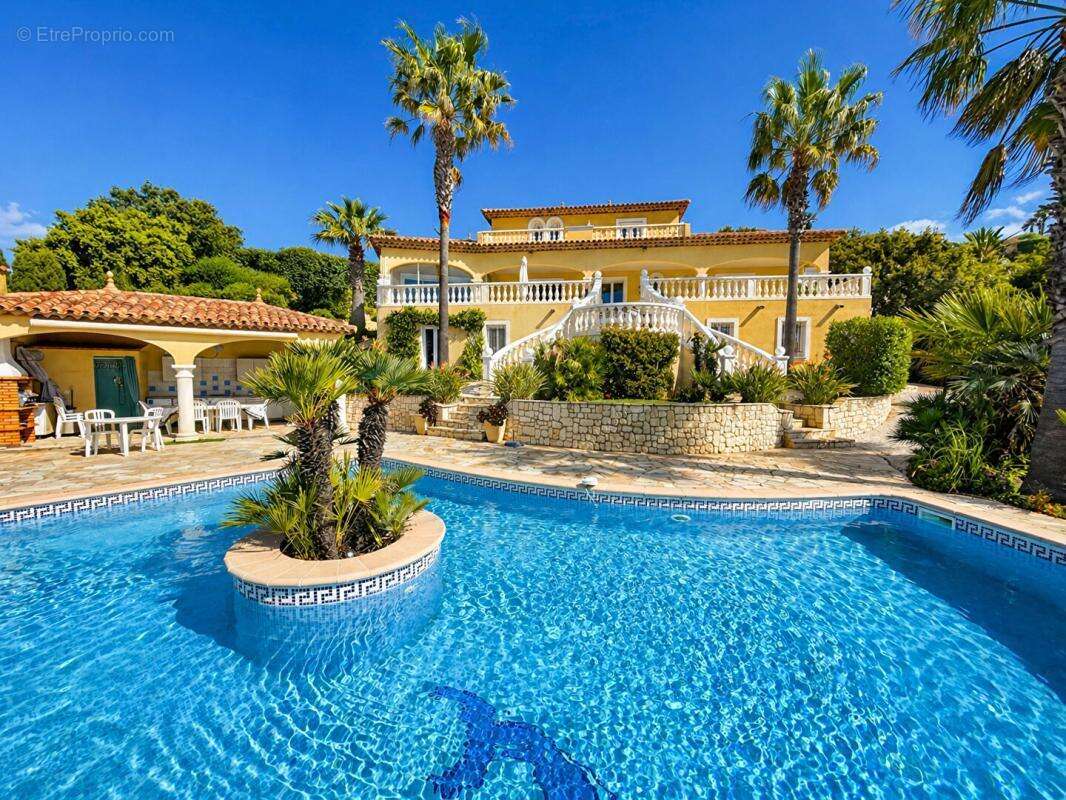 Maison à ROQUEBRUNE-SUR-ARGENS