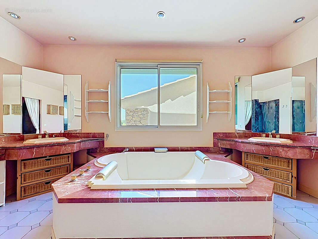 Nouveaute - nimes vacquerolles - grande villa familiale 9 pieces avec piscine - photo 10