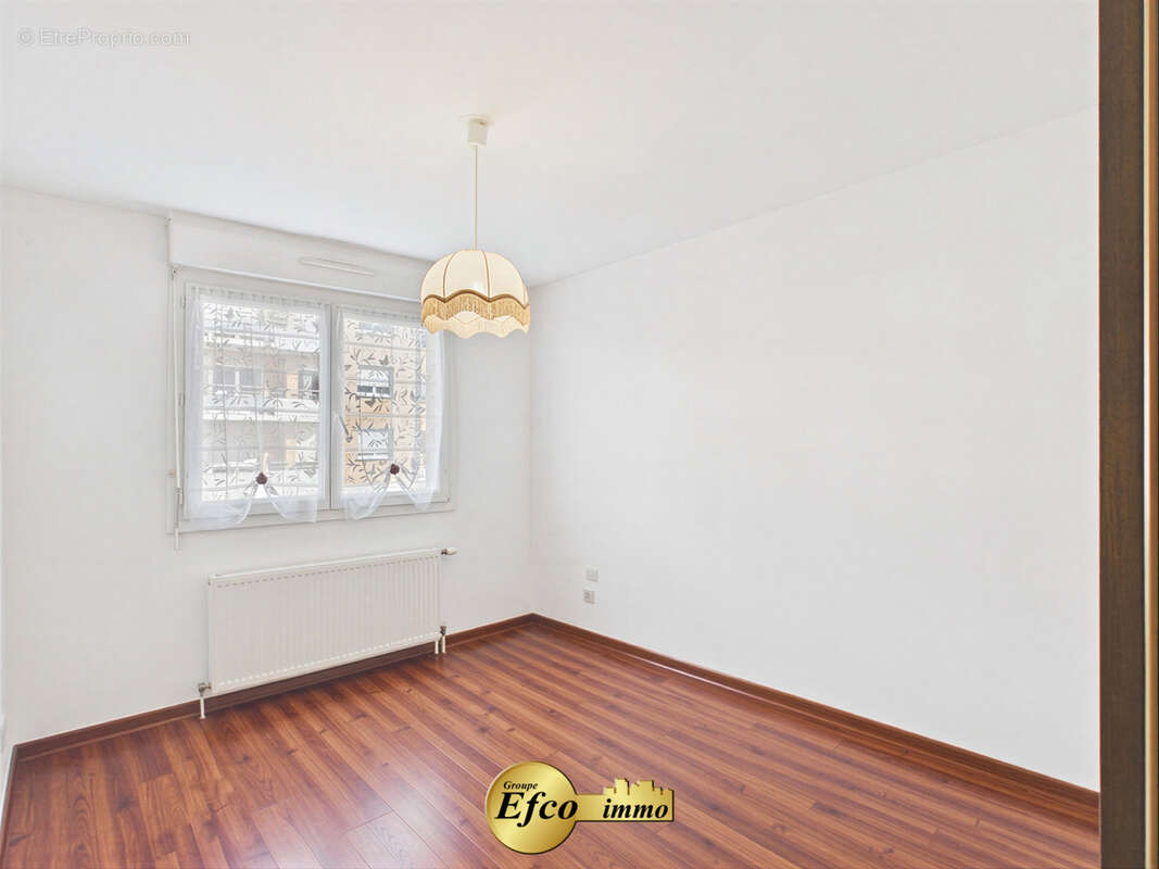 CERNAY joli T2 balcon, lumineux, soigné, libre, avec garage et parking privé. - photo 9