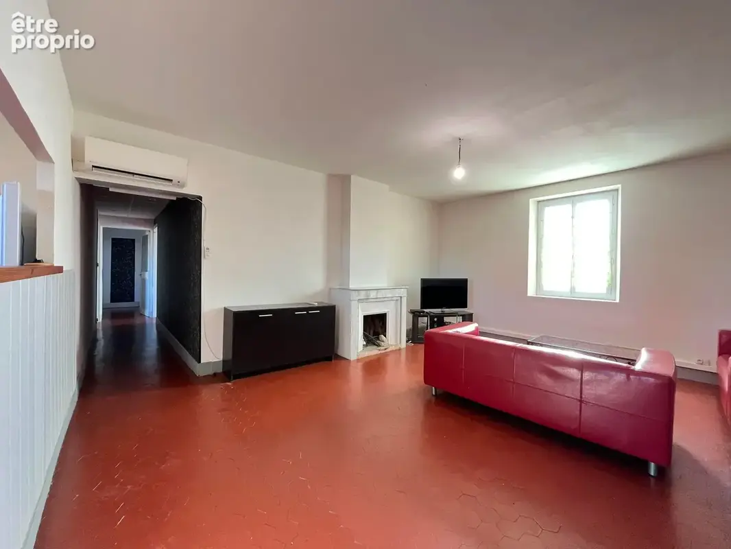 Salin de Giraud (13) : Ensemble Immobilier = Un Local commercial de 125 m2 + un Appartement T4 Traversant de 1 - photo 16