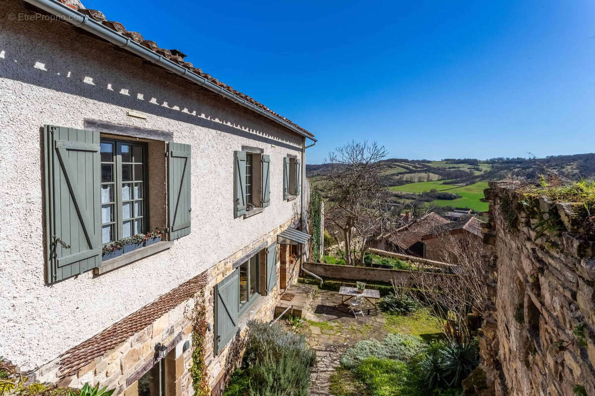 Maison de village avec atelier, annexe et jardin - photo 7