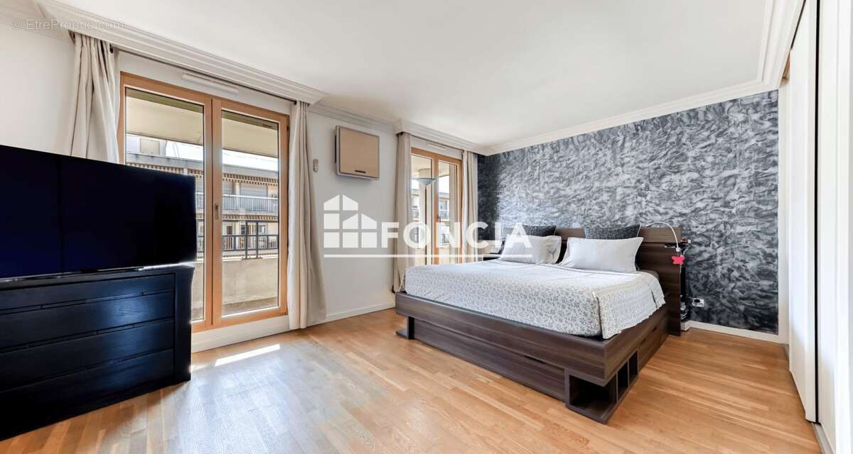 Villeurbanne gratte-ciel – duplex 147m² – dernier étage – terrasse & vue dégagée - photo 7