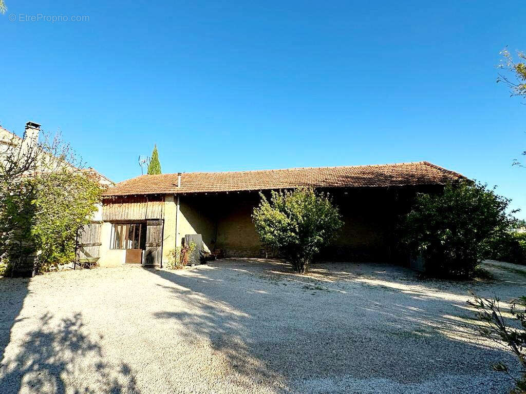 Maison à CAMARET-SUR-AIGUES