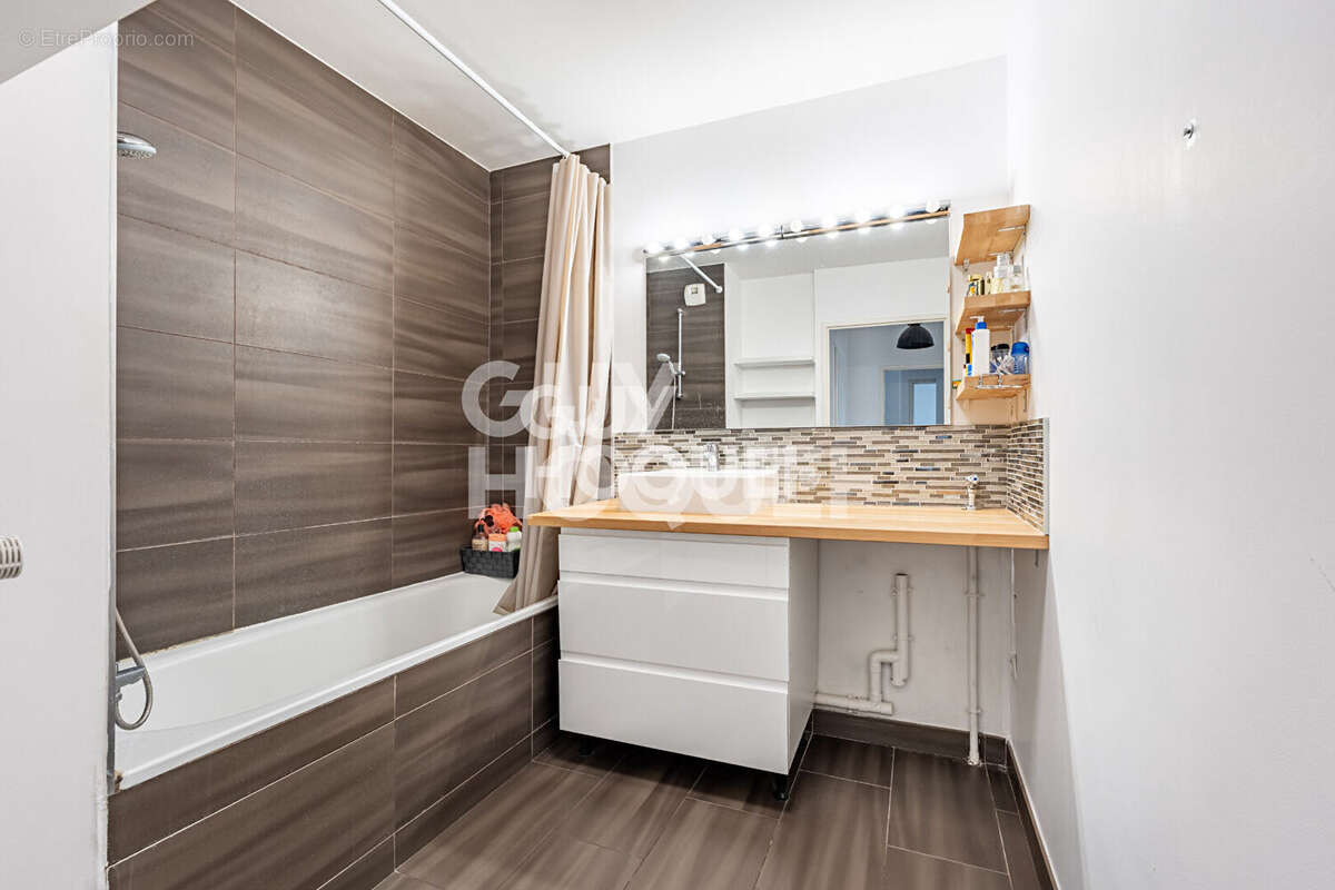Appartement à GENNEVILLIERS