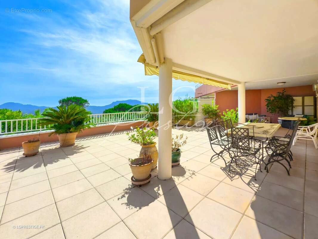 Appartement à MANDELIEU-LA-NAPOULE