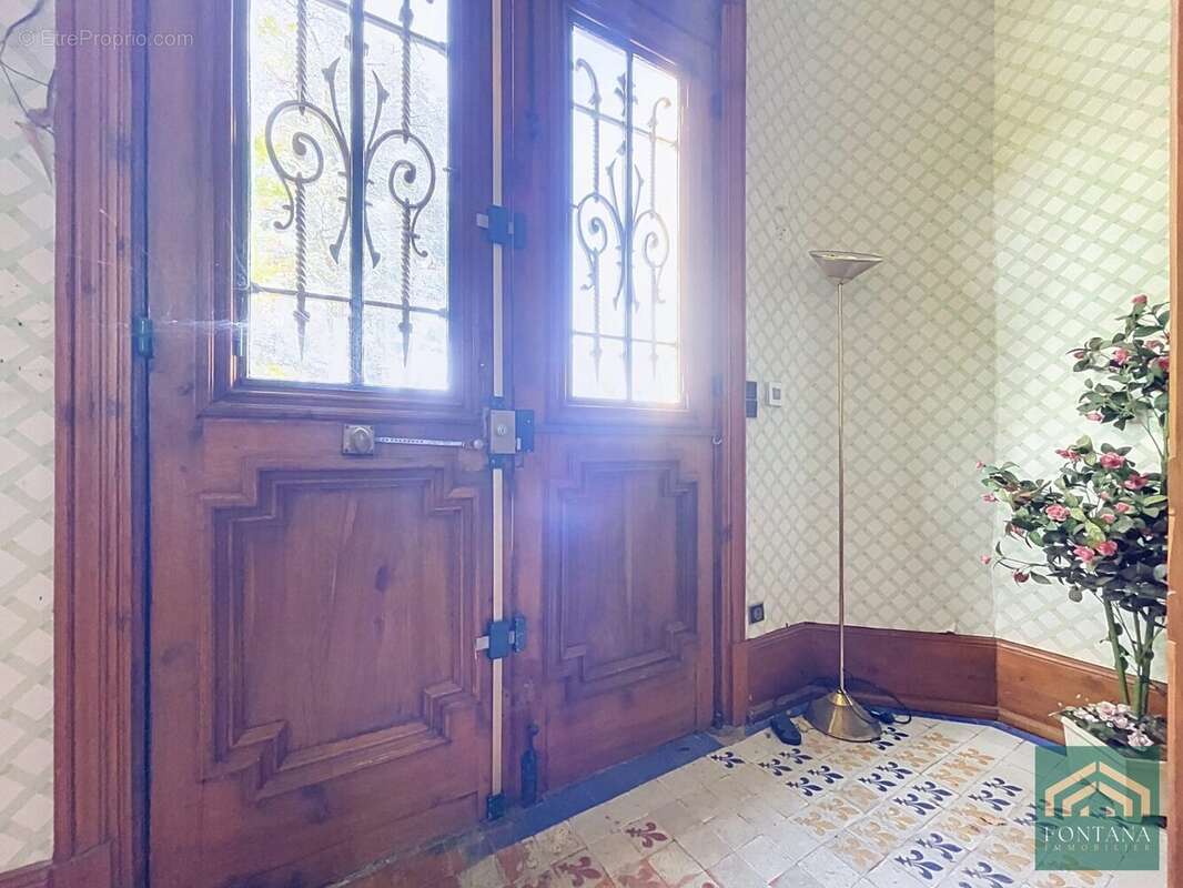 564 m² à Thiers  - photo 7