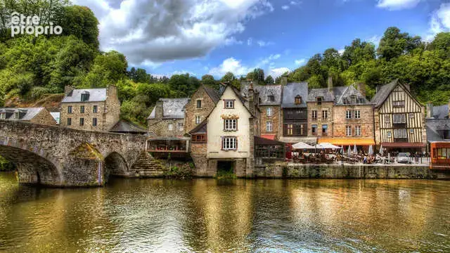 Terrain bien expose sur dinan de 300 m² - photo 2