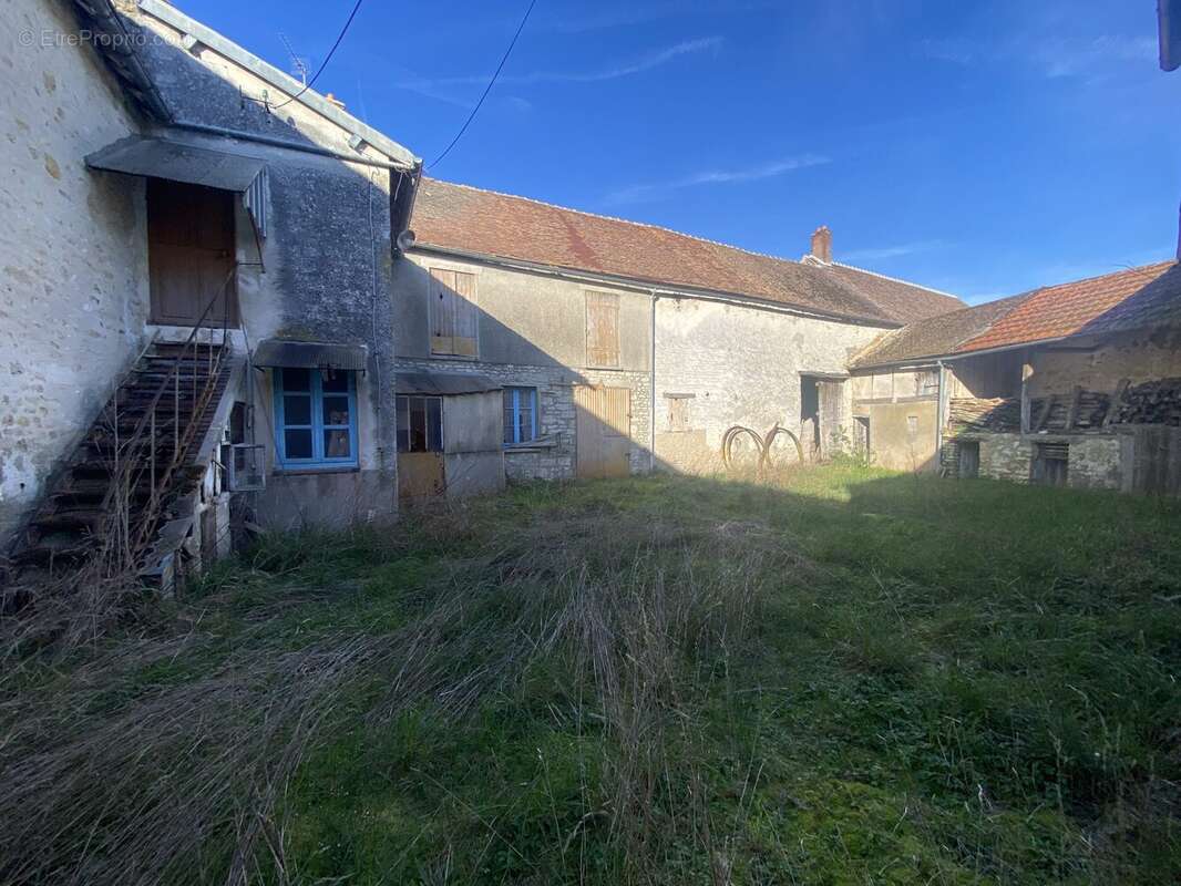 Maison à BRIARRES-SUR-ESSONNE