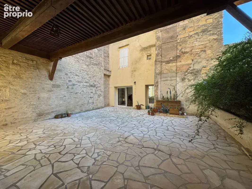 Maison de caractère du XVIe siècle : charme historique, terrasse de 80 m² et garage - photo 2
