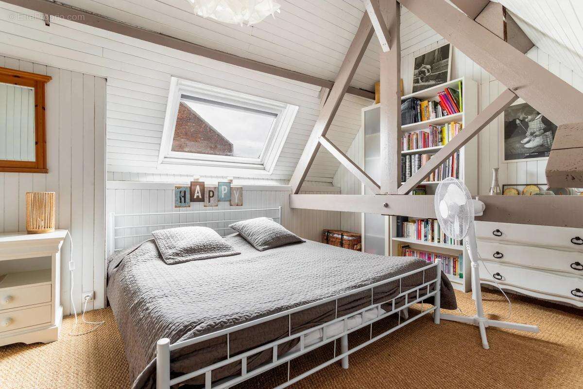 Maison à LA CHAPELLE-D'ARMENTIERES