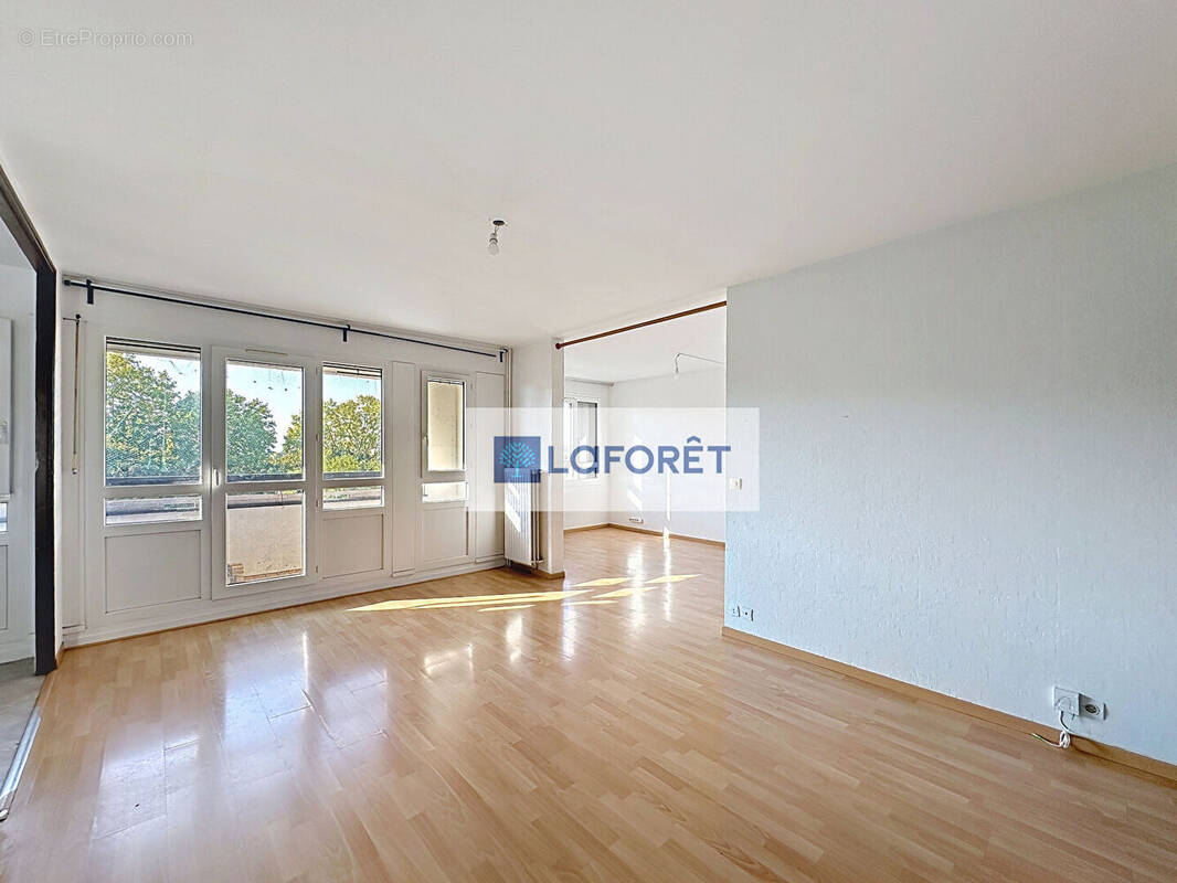 Appartement à SARTROUVILLE