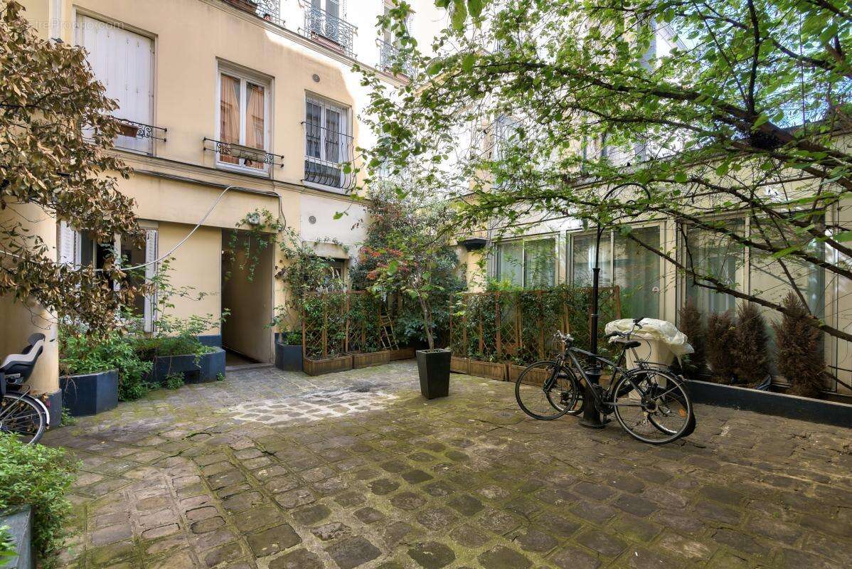 Paris 10 - rue des petits hotels - 2 pieces -lumineux -calme - photo 11