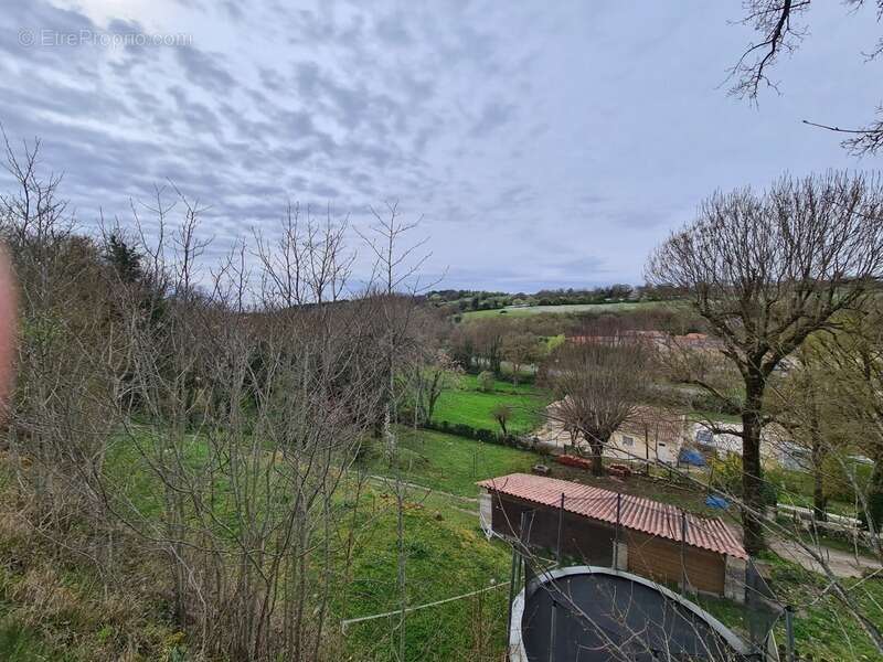 Maison à RUELLE-SUR-TOUVRE