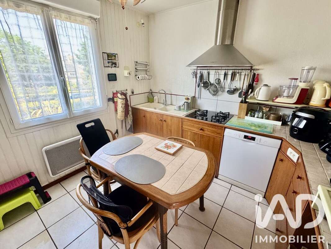 Maison 89 m² à Equeurdreville-Hainneville  - photo 7