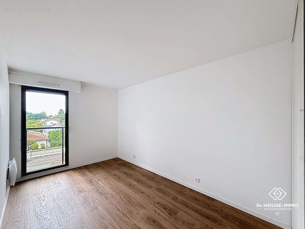 Appartement 72 m² à Merignac  - photo 6