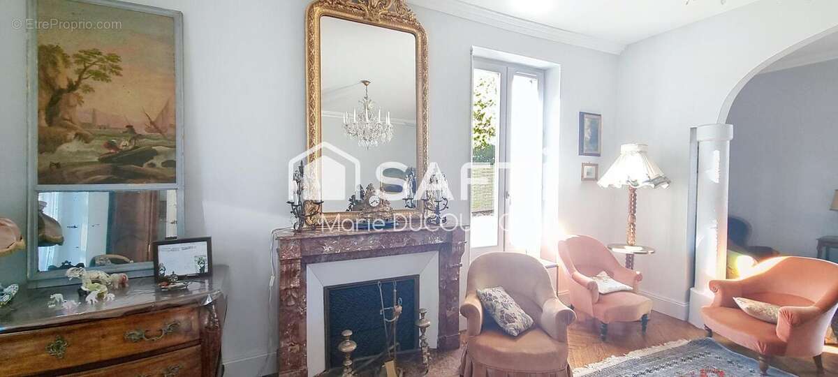 Maison 286 m² à Pujols  - photo 4
