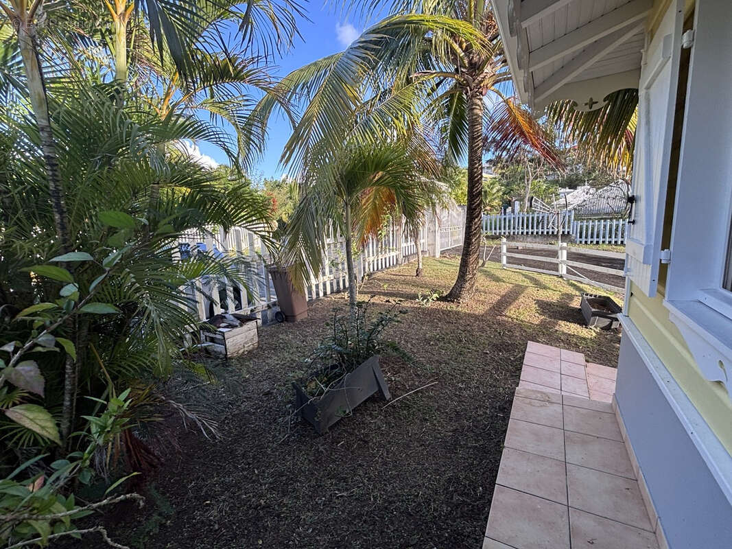 Maison à LES TROIS-ILETS