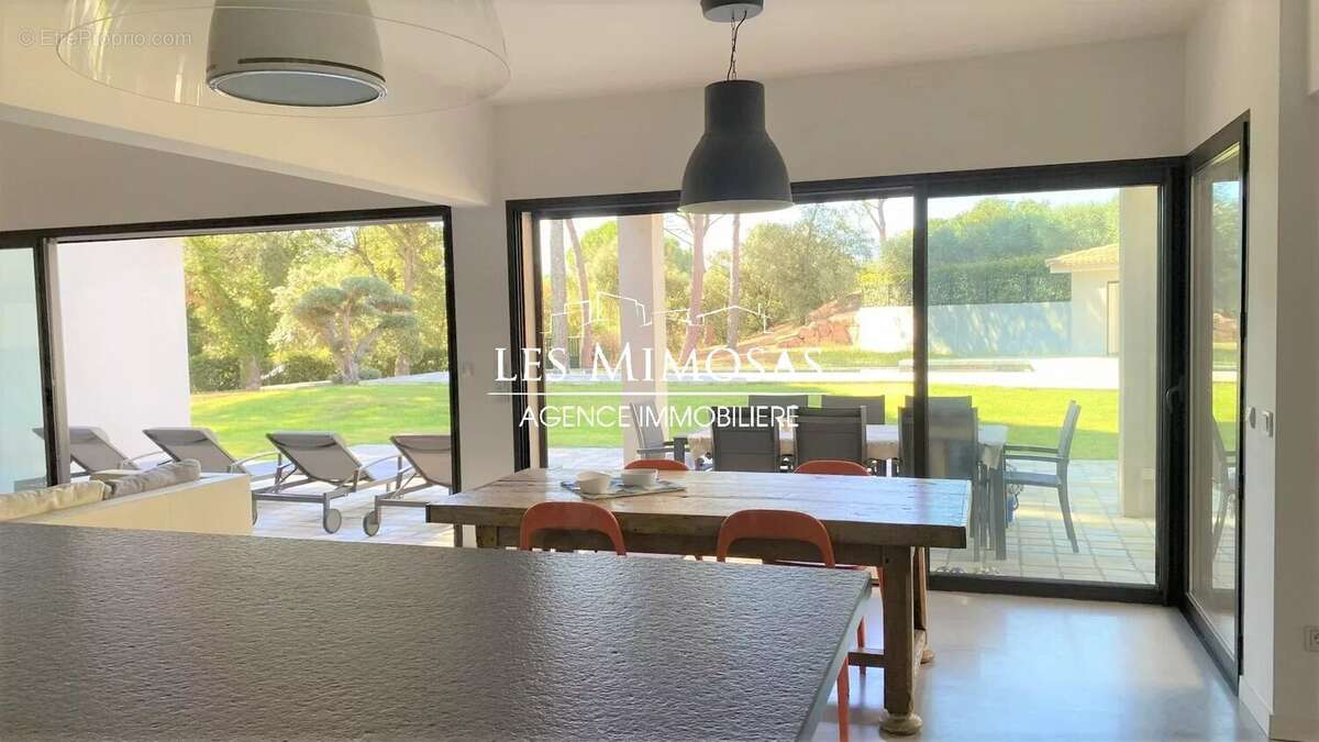 Maison à ROQUEBRUNE-SUR-ARGENS