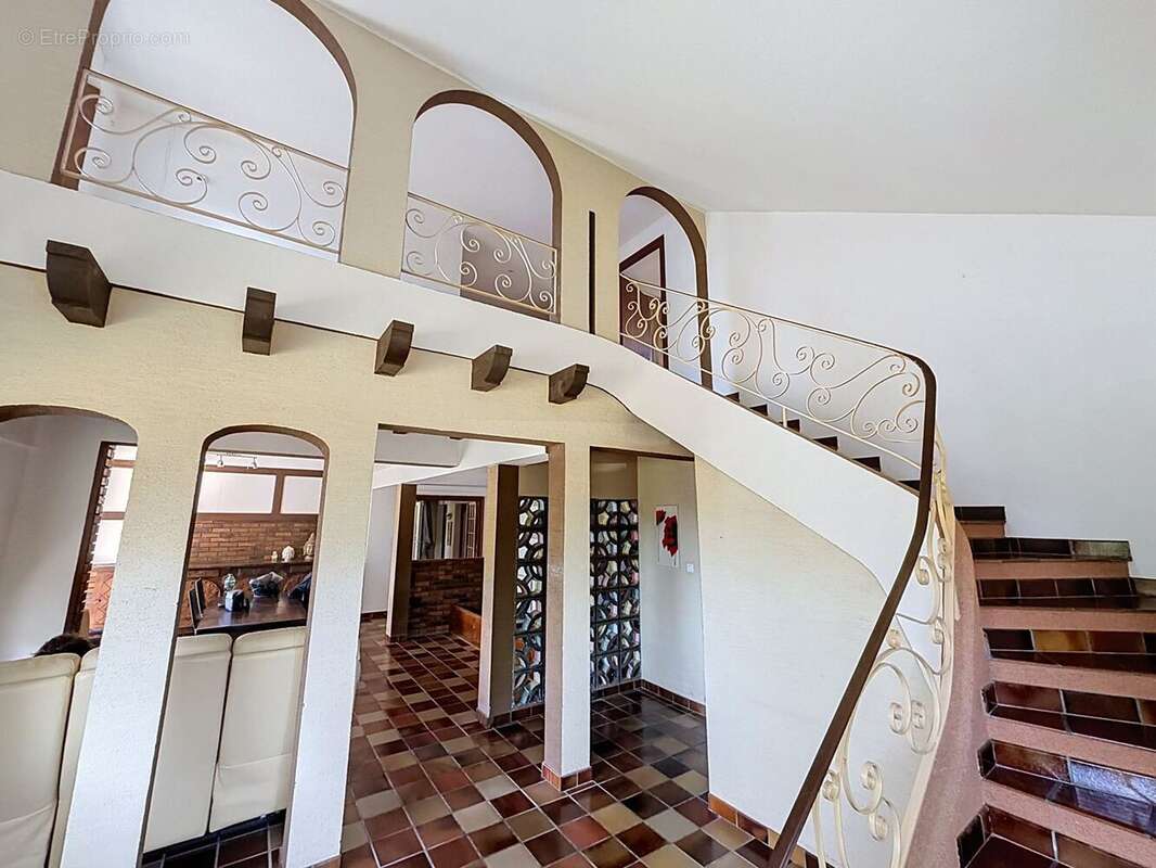 Maison 202 m² à Saint-Ame  - photo 2