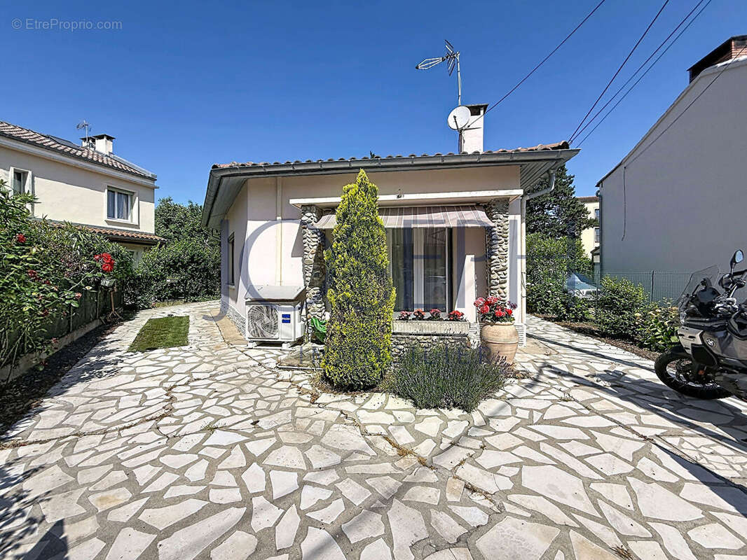 LA ROSERAIE -Villa de plain-pied avec jardin - photo 2