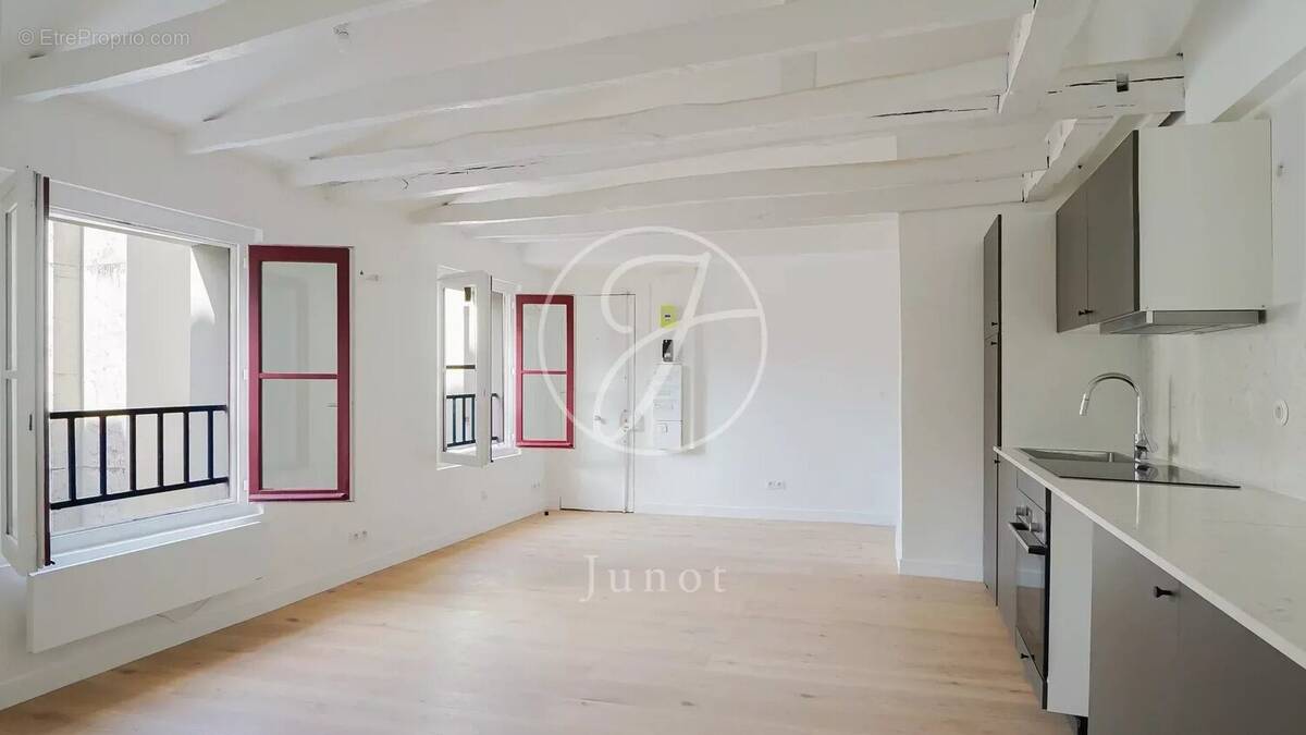 Appartement à PARIS-3E