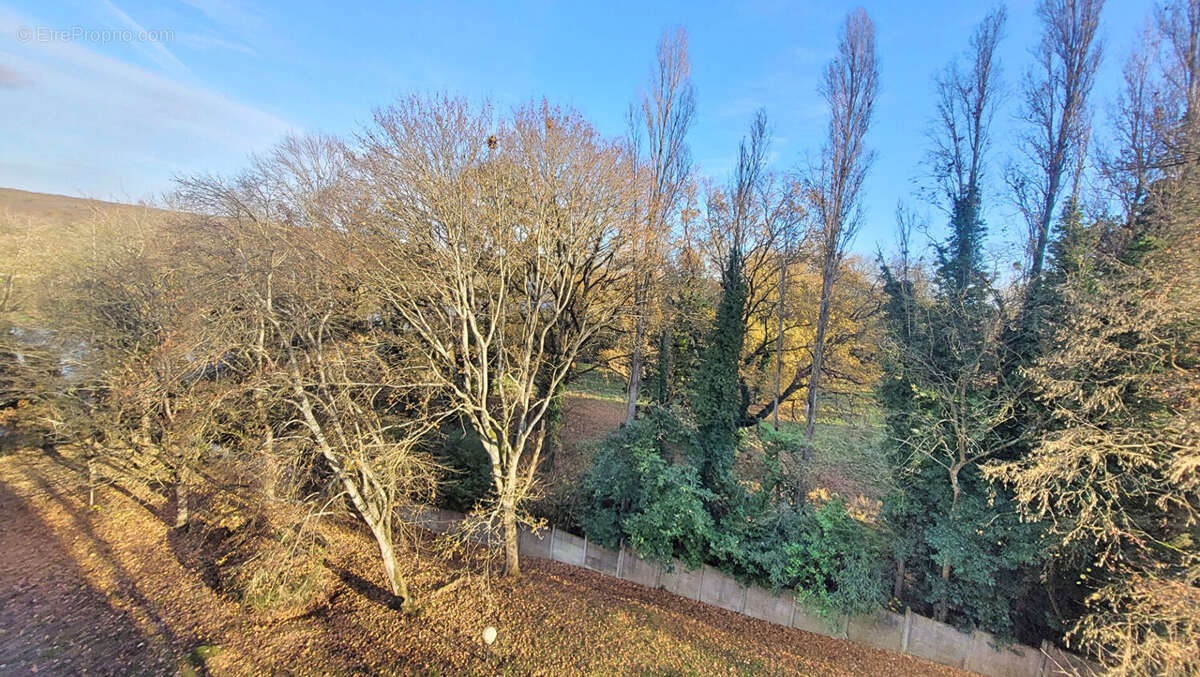 Appartement à LE COUDRAY-MONTCEAUX
