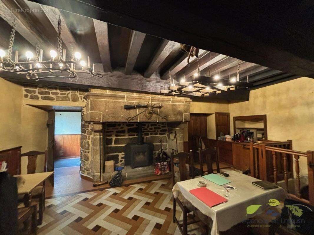 Appartement à SAUVIAT-SUR-VIGE