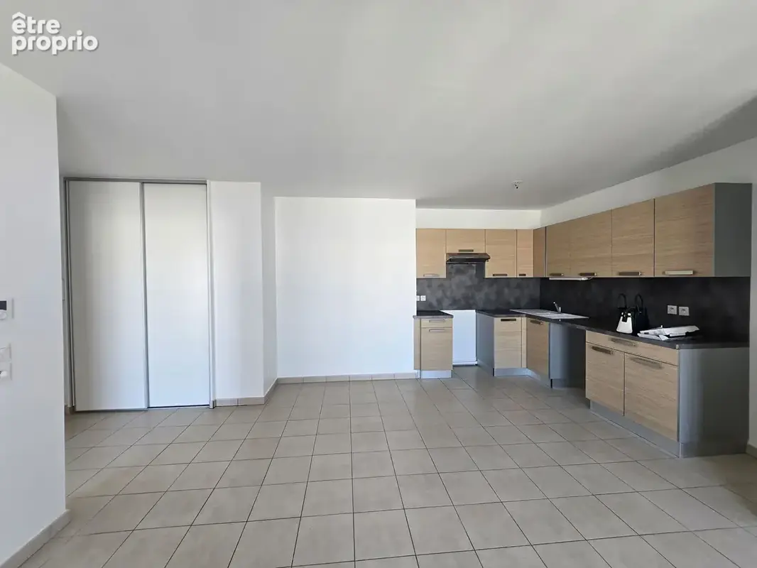 Appartement situé en plein centre ville - Balcon et places de stationnements - photo 2