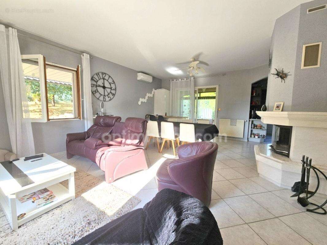 Maison à vendre 4 chambres 133 m² CHAMPNIERS (16) - photo 10