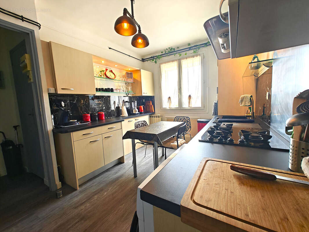 Toulon claret exclusivite azur immobilier. bel appartement t3 63m2 rénové, lumineux avec balcon, calme et proche commodités - photo 4