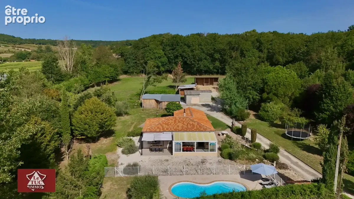 Maison de plain pied, piscine chauffée avec installations équestres - photo 2