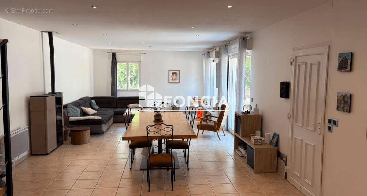 Le Montat, belle maison de 6 pieces, environ 134m2, sur une parcelle d'environ 2855 m2 - photo 3
