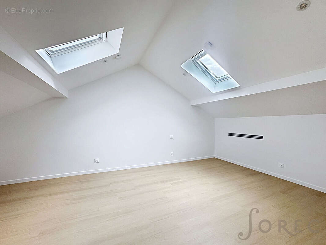MONTIGNY-LÈS-METZ - T2 coup de coeur sous combles - 62 m² Carrez et 90 m² au sol - photo 3