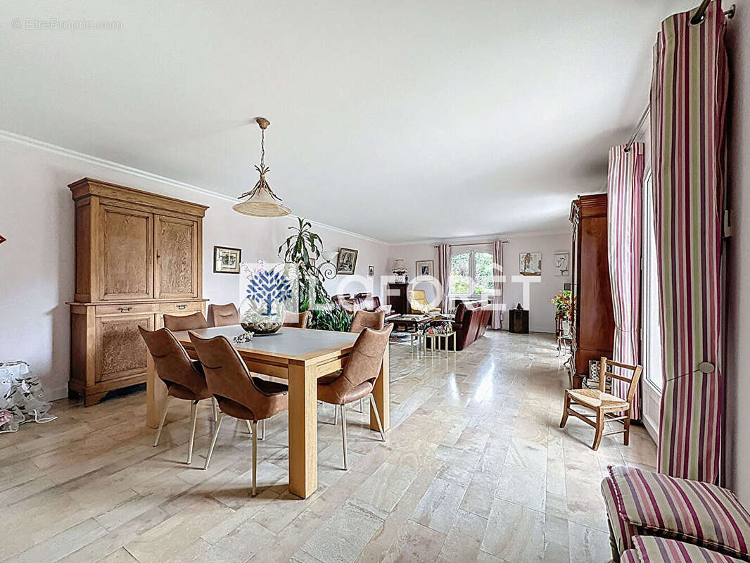 Maison à LE MESNIL-ESNARD