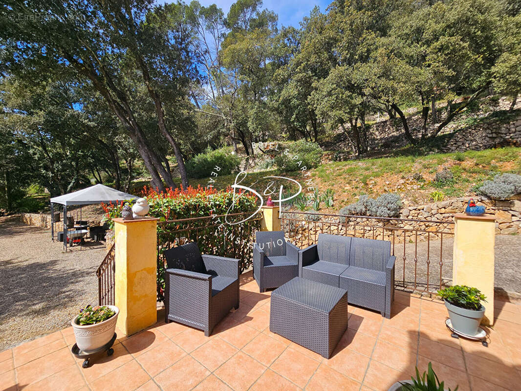 Maison à ENTRECASTEAUX