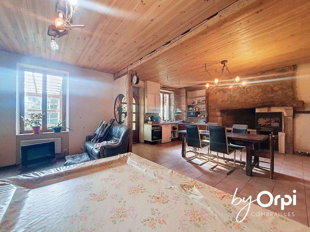 Maison à MONTEL-DE-GELAT