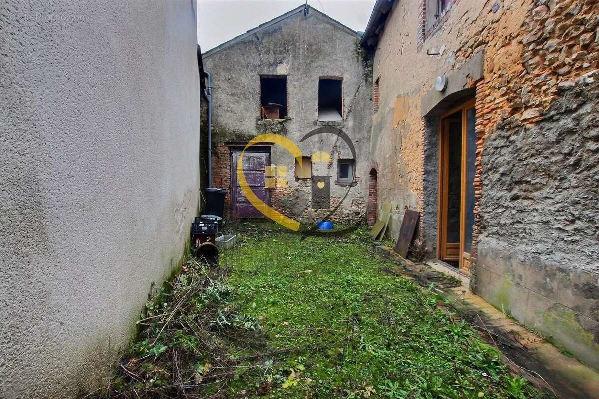 Maison à IVOY-LE-PRE