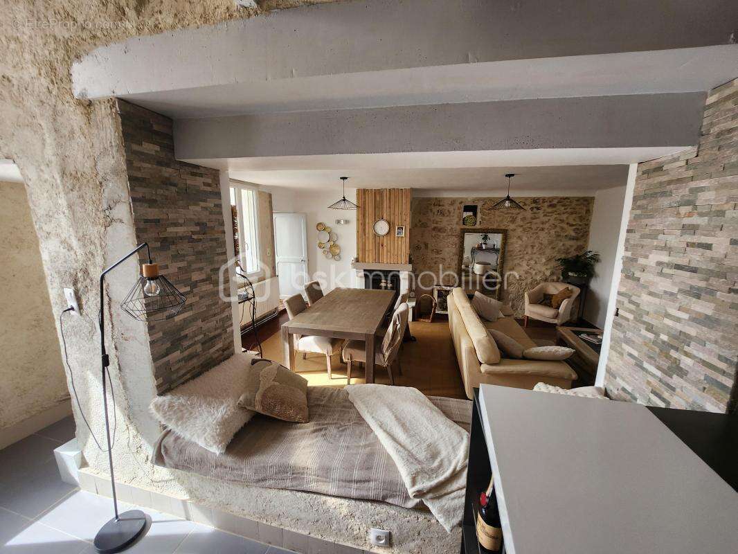 Maison de caractère en pierre – Cadre bucolique – Fort potentiel - photo 10