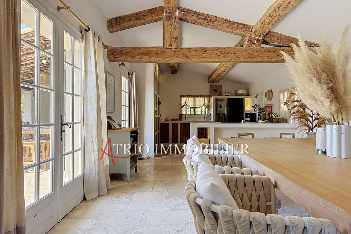 Maison 280 m² à Tourrettes-Sur-Loup  - photo 4
