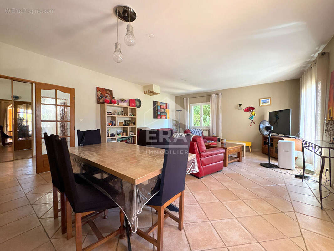 Maison à PEYROLLES-EN-PROVENCE