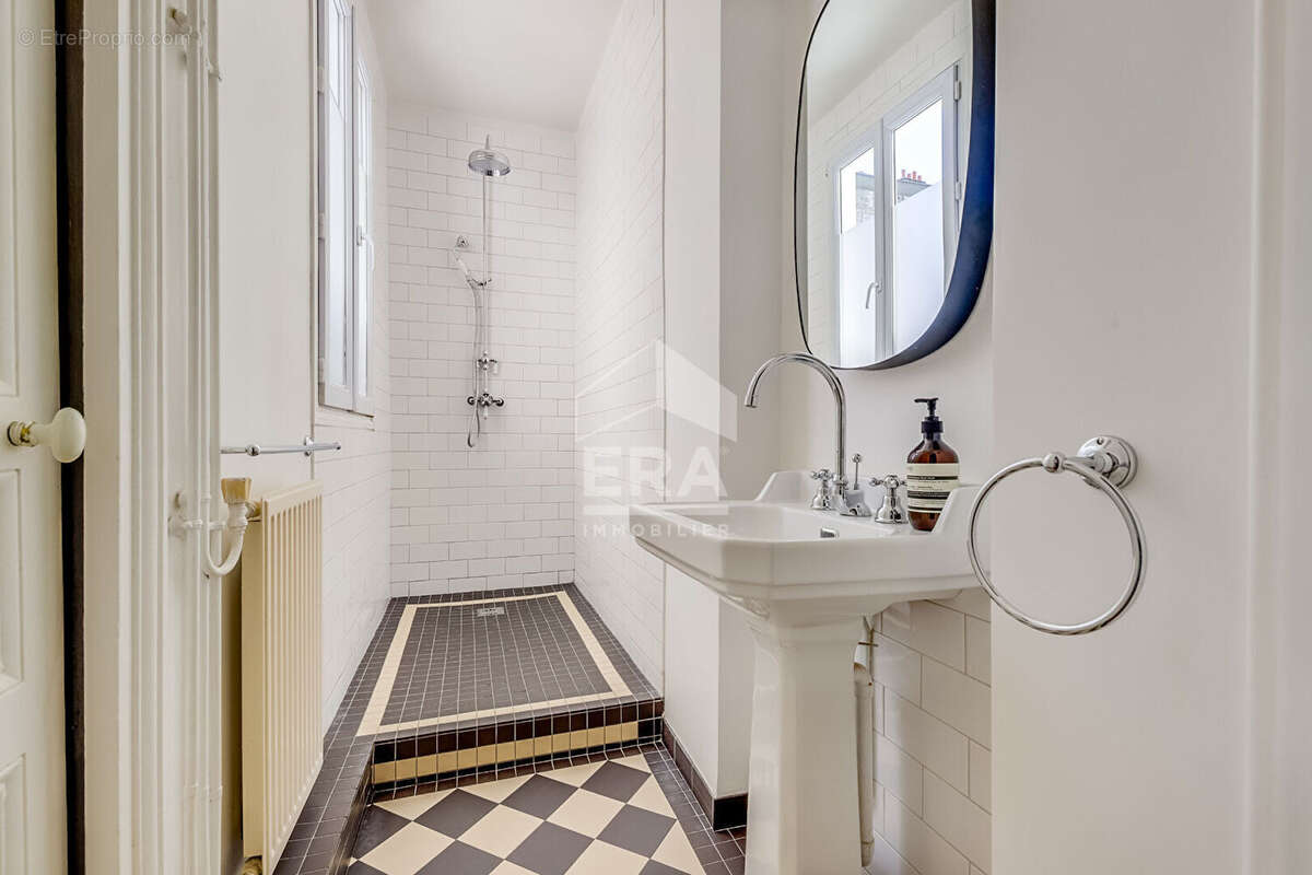 Appartement à PARIS-17E