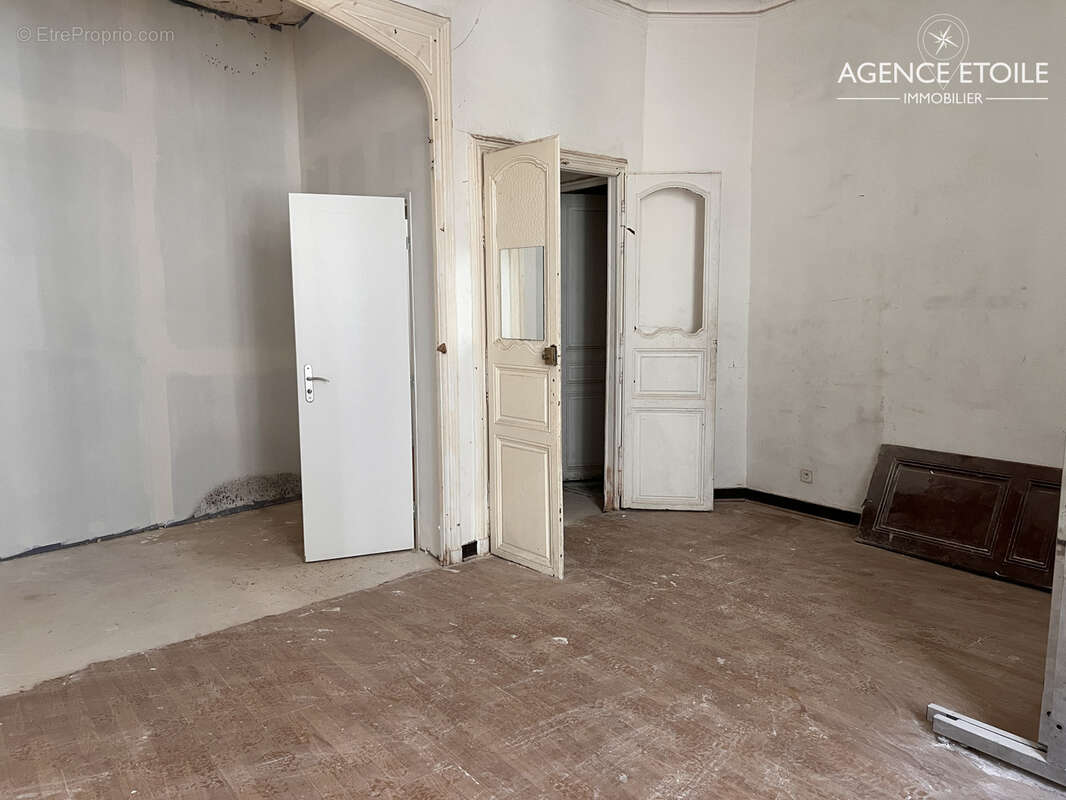 3 LOTS A VENDRE — Local commercial + 2 appartements — 55 rue Tapis Vert, 13001 Marseille - photo 3