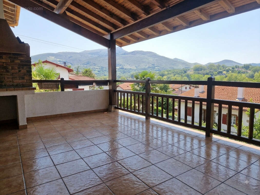 ASCAIN - Charmante maison avec vue sur les Pyrénées - 6 chambres - photo 6