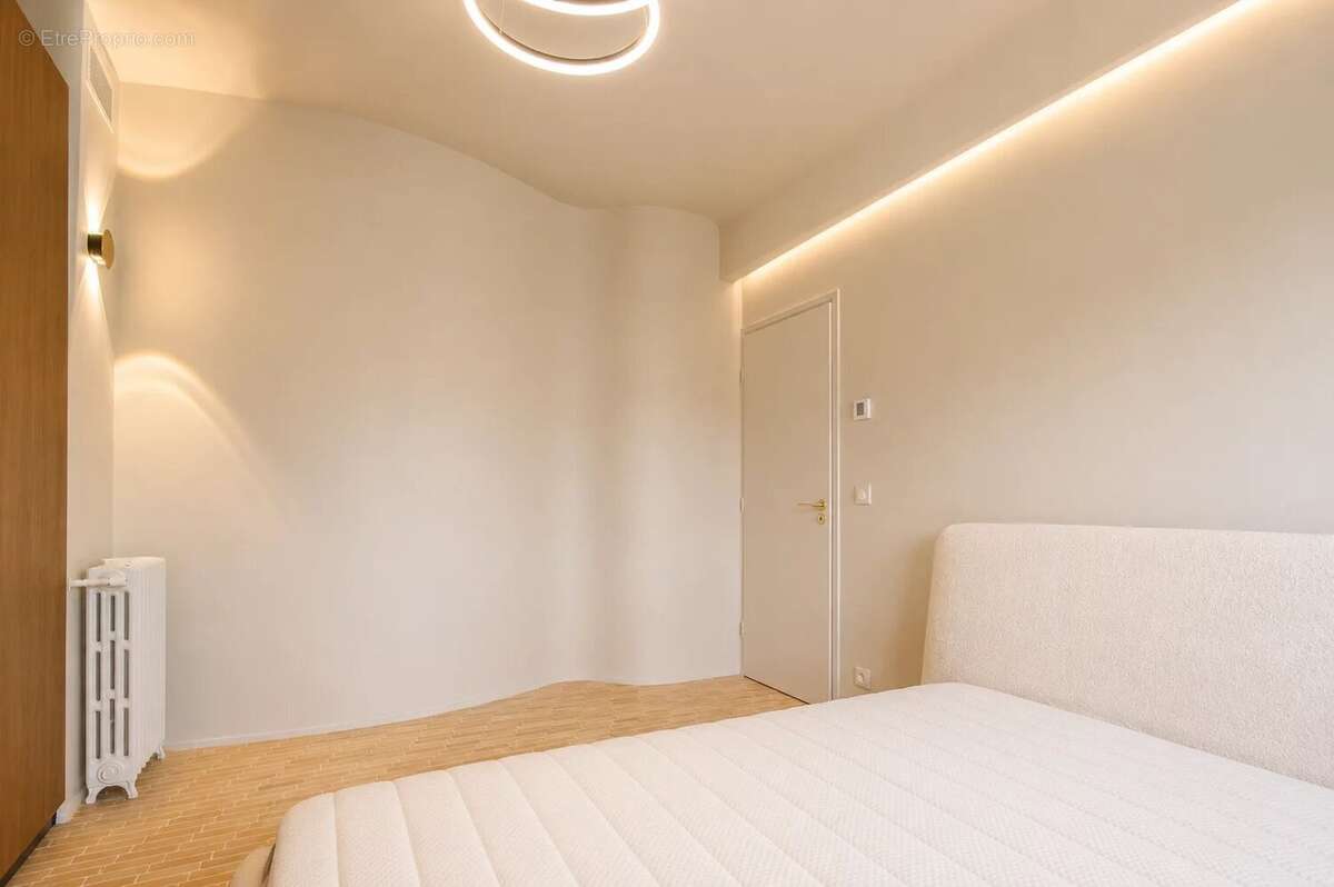 NICE "LE PORT" -  3P 77m² + 8m² Terrasse  Vue MER  Parking + Cave - photo 8