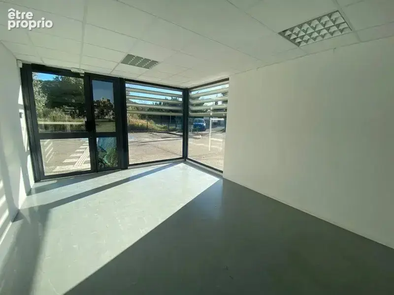 Commerce 684 m² à vendre à Greoux-Les-Bains (04800) - photo 7