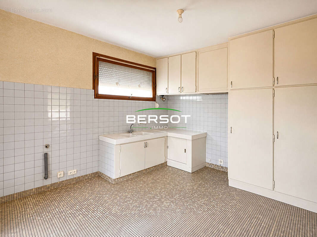 Maison 10 pièces sur grand sous-sol - photo 11